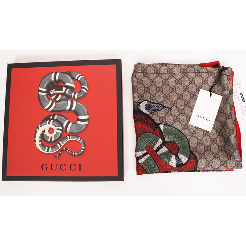 gucci_SCARF_snake_heart_GG_11.jpg