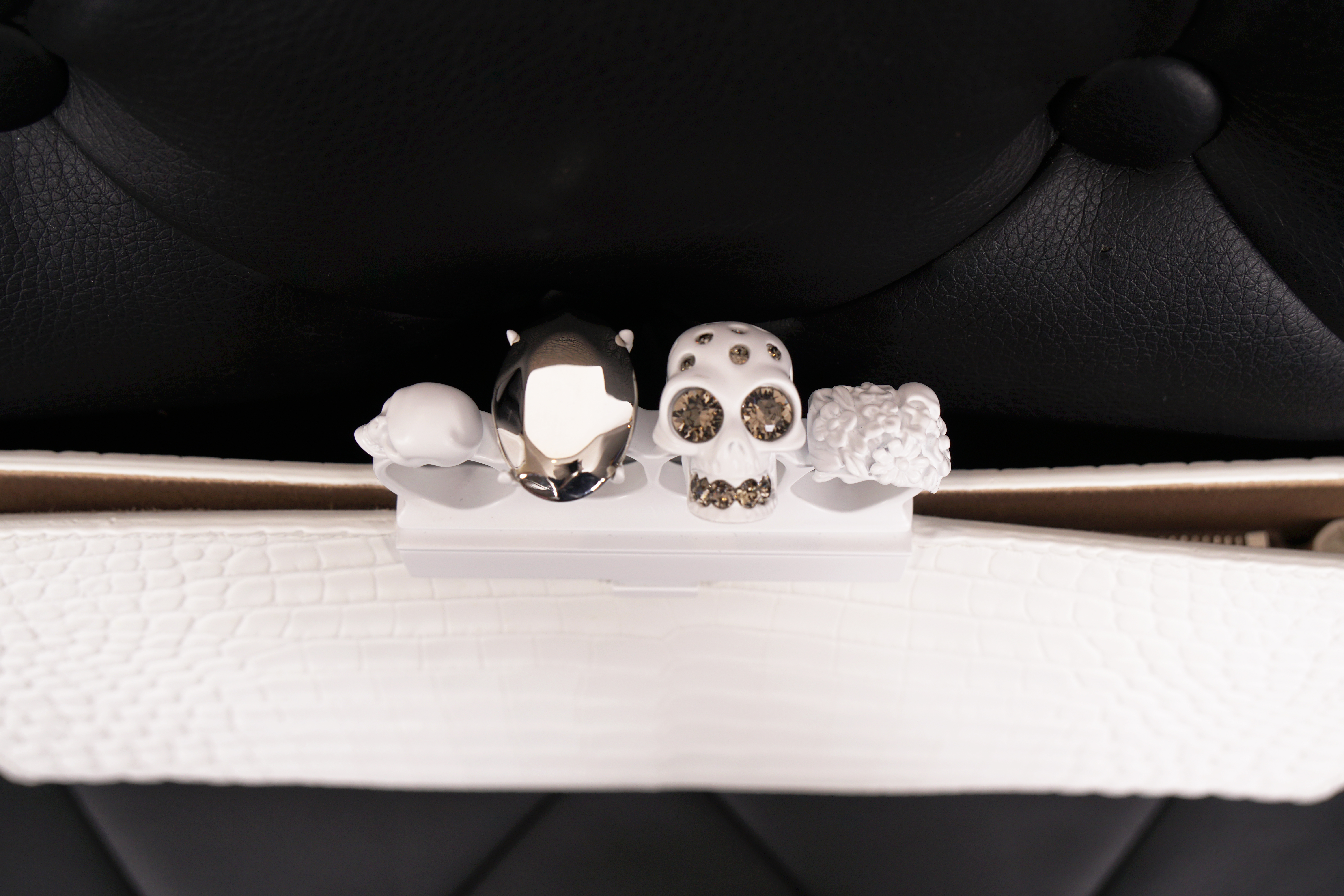 NEW $2190 ALEXANDER MCQUEEN Matte White Croc JEWELED KNUCKLE 4