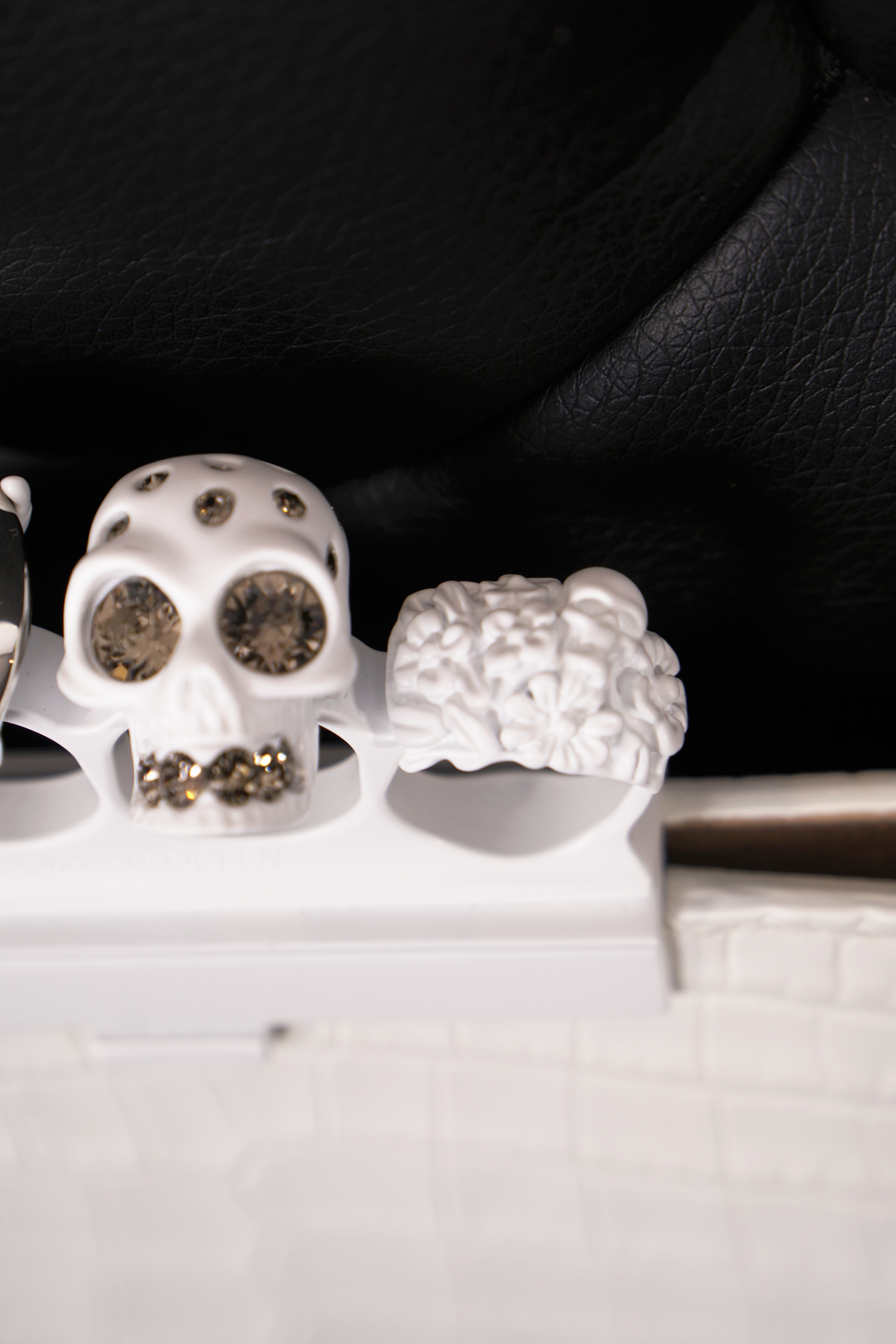 NEW $2190 ALEXANDER MCQUEEN Matte White Croc JEWELED KNUCKLE 4