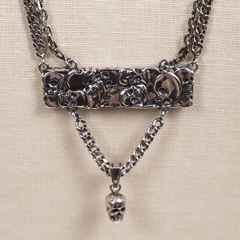 McQueen_NECKLACE_SlvrChainBarS