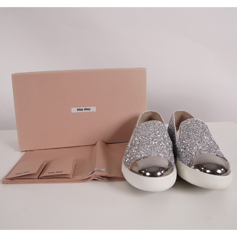 MIU_FLATS_SlvrGlitterSkateShoe